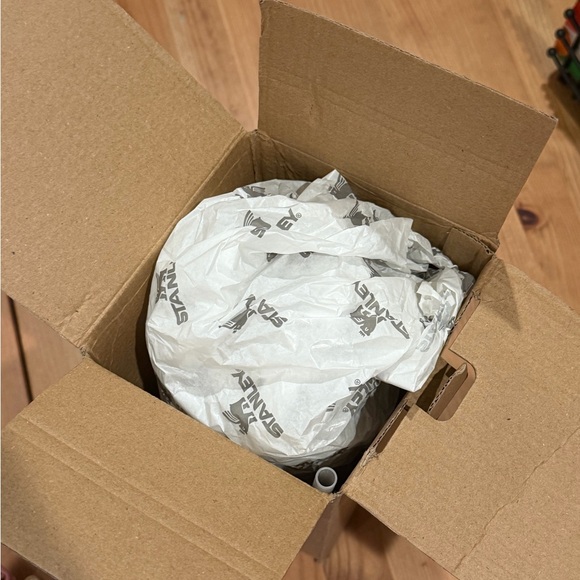 Stanley Cream Quencher 40oz Tumbler NWT - Picture 4 of 5